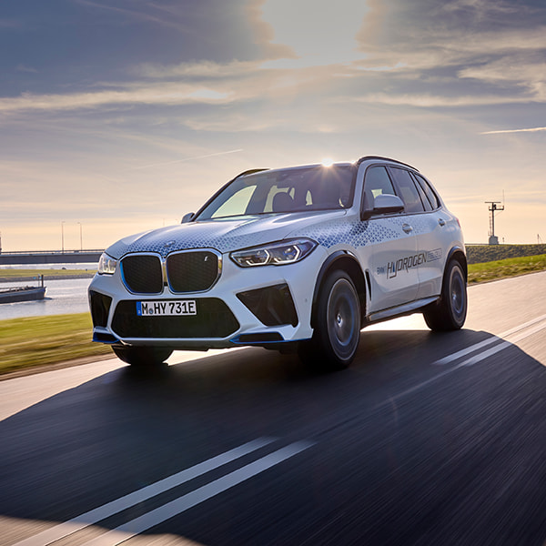 TESTVLOOT BMW iX5 OP WATERSTOF