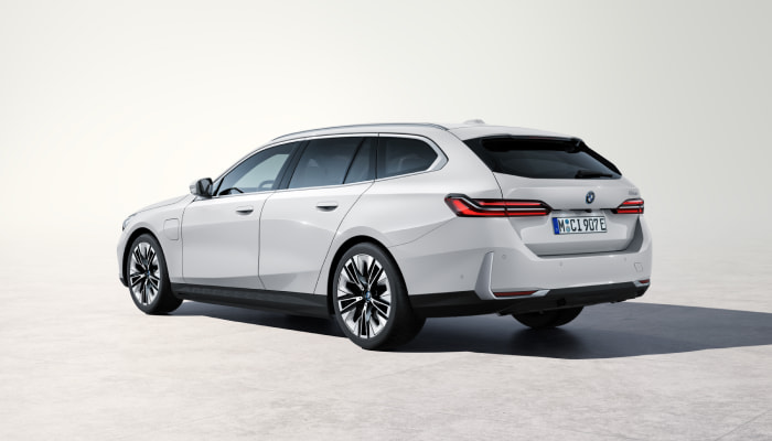 LA NOUVELLE BMW SÉRIE 5 TOURING PLUG-IN HYBRIDE.